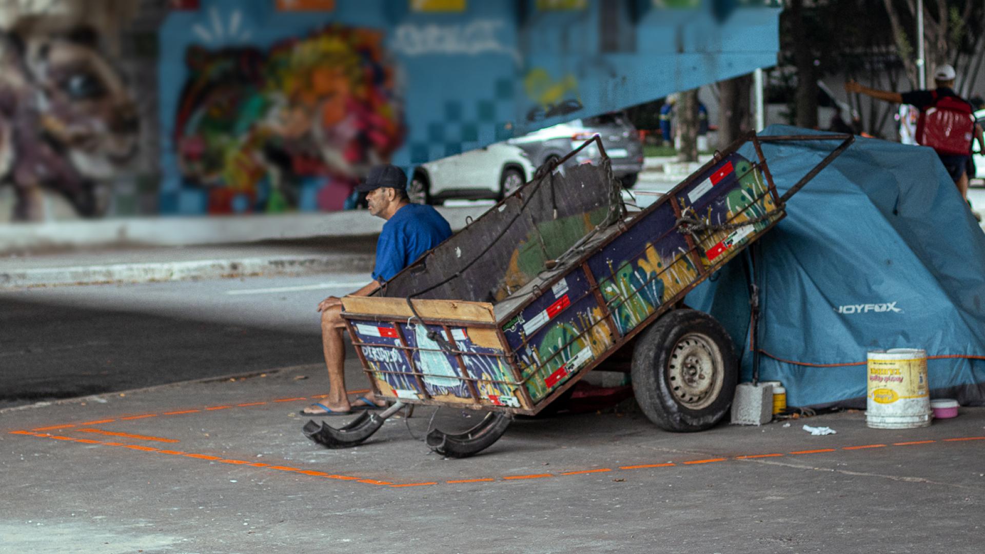 Catadores de Recicláveis: Desafios da População de Rua no Brasil